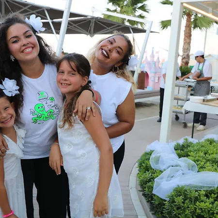 Adlon - Fronte Mare Otel 3*